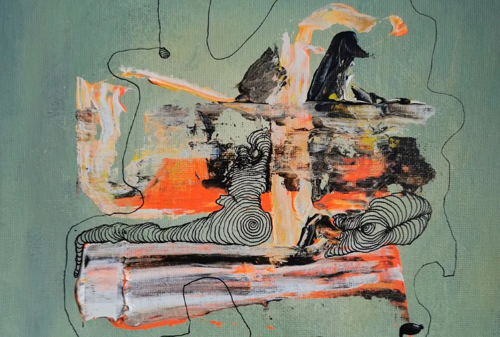 Abstraktes Acrylbild „Die Ruhende“ von Marcela M. Kozlik – liegende helle Form mit aufsteigendem Gelb-Orange auf seegrünem Grund